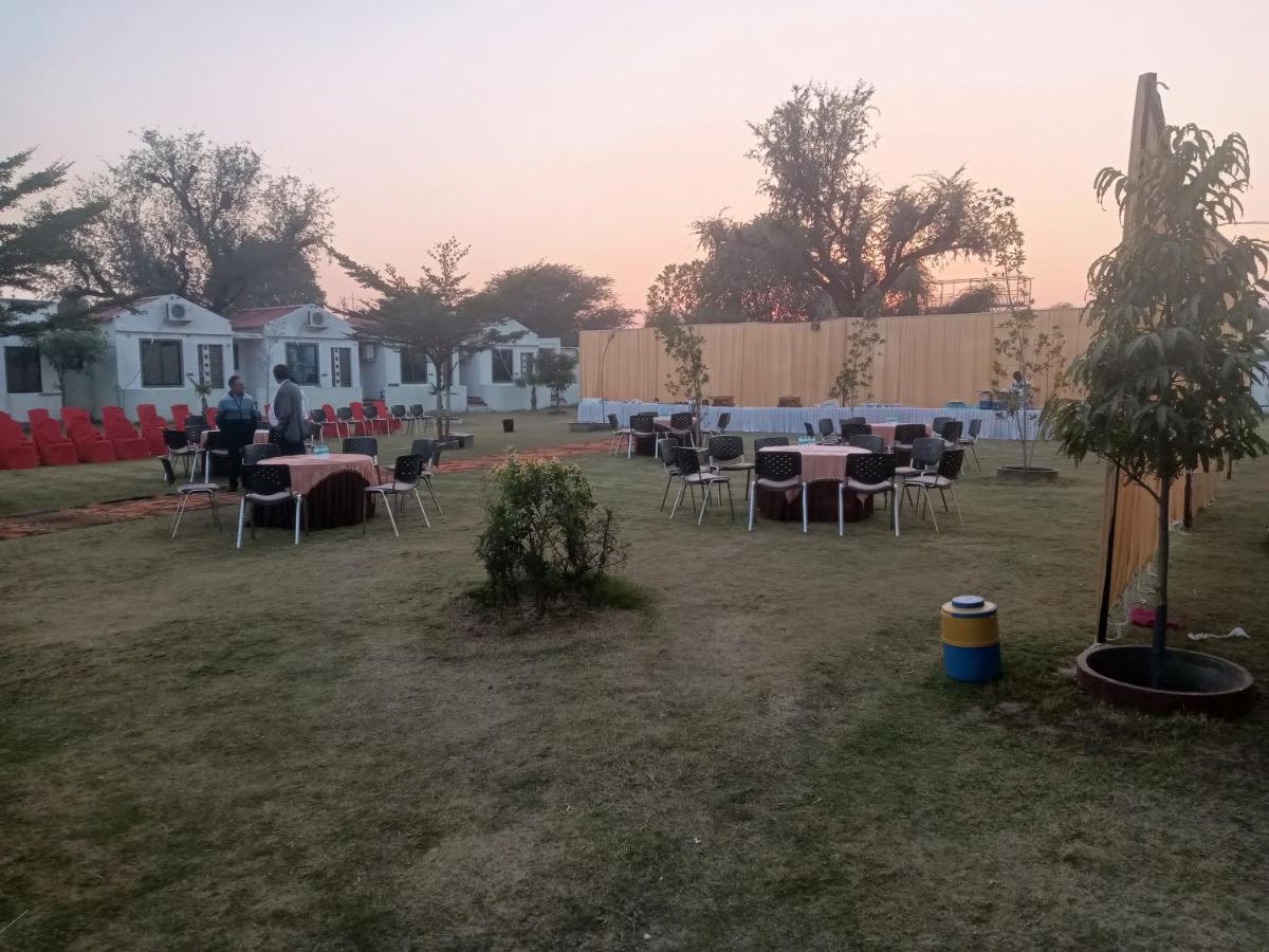 Athitya Hotel And Resort Sikar Eksteriør billede